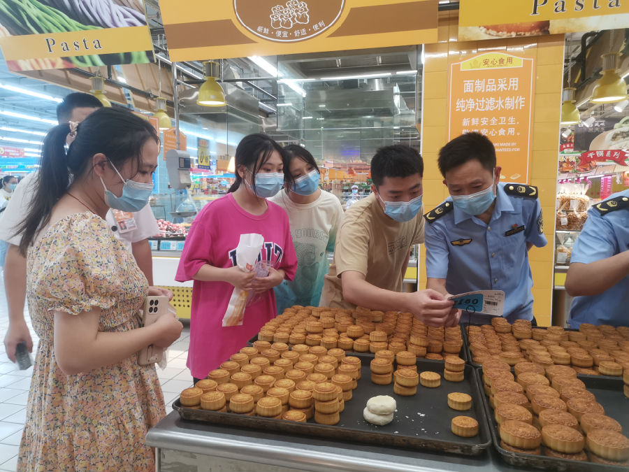 1:检查月饼标签标识(1).jpg